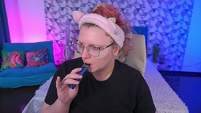 Snapshot of CoolTatis chatting on 05-24-26, 01:16 CoolTatis online show from 05-24-26, 01:16