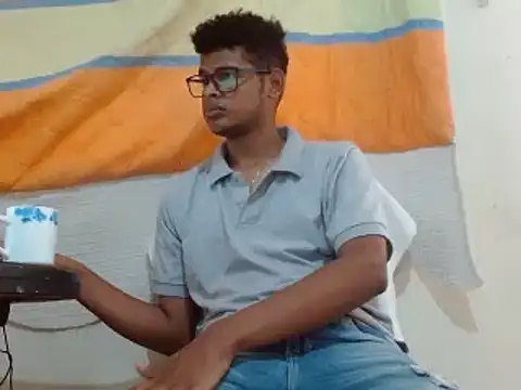 Snapshot of boylittle19cm chatting on 02-25-25, 03:38 boylittle19cm online show from 02-25-25, 03:38