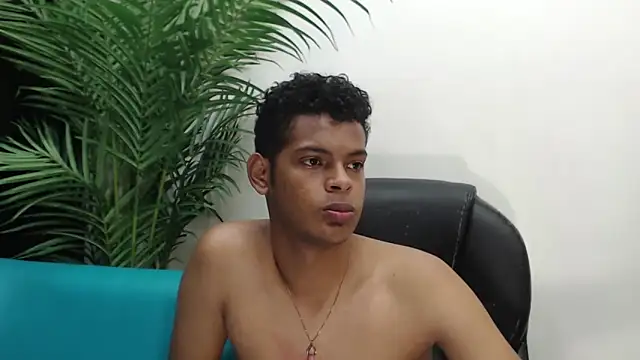 Snapshot of boylittle19cm chatting on 03-04-25, 07:01 boylittle19cm online show from 03-04-25, 07:01