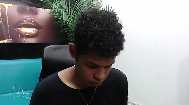 Snapshot of boylittle19cm chatting on 03-20-25, 12:32 boylittle19cm online show from 03-20-25, 12:32