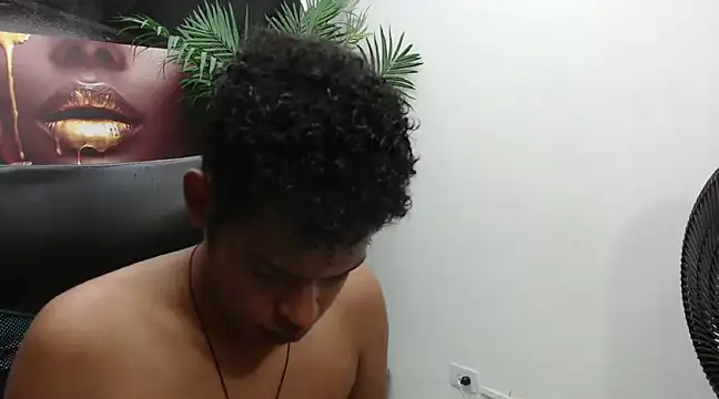 Snapshot of boylittle19cm chatting on 03-21-25, 03:24 boylittle19cm online show from 03-21-25, 03:24