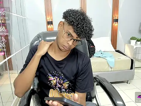 boylittle19cm online show from 09-10-25, 12:05