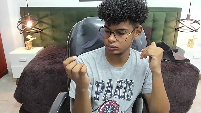 Snapshot of boylittle19cm chatting on 09-28-25, 11:59 boylittle19cm online show from 09-28-25, 11:59