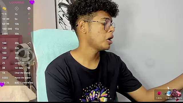 Snapshot of boylittle19cm chatting on 10-03-25, 12:35 boylittle19cm online show from 10-03-25, 12:35