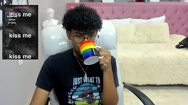 Snapshot of boylittle19cm chatting on 11-11-25, 12:27 boylittle19cm online show from 11-11-25, 12:27