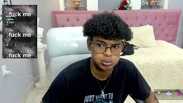 Snapshot of boylittle19cm chatting on 11-12-25, 12:27 boylittle19cm online show from 11-12-25, 12:27