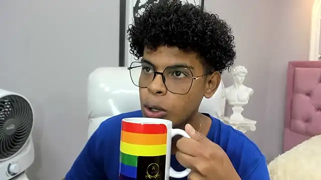 Snapshot of boylittle19cm chatting on 11-16-25, 12:44 boylittle19cm online show from 11-16-25, 12:44