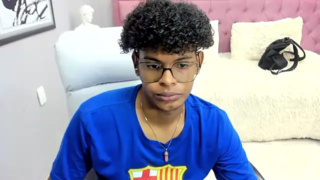 Snapshot of boylittle19cm chatting on 11-22-25, 12:26 boylittle19cm online show from 11-22-25, 12:26