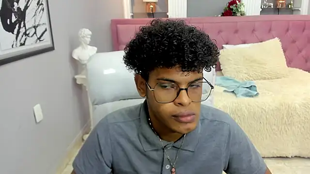 Snapshot of boylittle19cm chatting on 11-25-25, 12:27 boylittle19cm online show from 11-25-25, 12:27