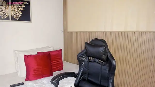 Snapshot of summer_night_ chatting on 05-16-26, 12:04 summer night online show from 05-16-26, 12:04
