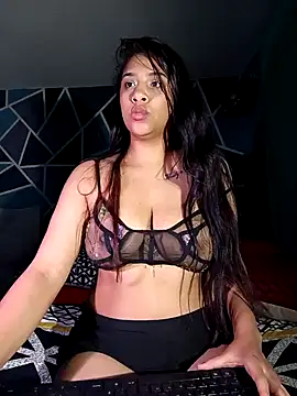 Snapshot of Susan-Rumie chatting on 12-19-24, 11:03 Susan-Rumie online show from 12-19-24, 11:03