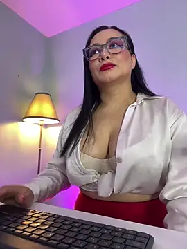 Snapshot of sharon_leone26 chatting on 12-21-25, 04:19 sharon leone26 online show from 12-21-25, 04:19