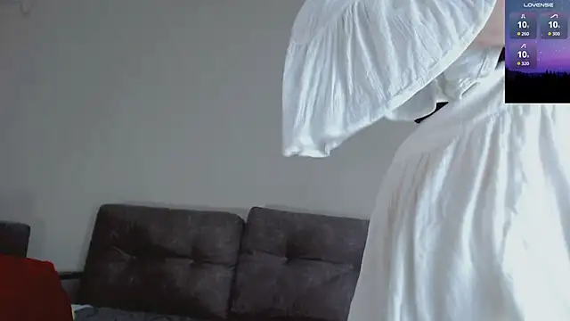 Snapshot of Amina_Barbarian chatting on 11-08-25, 06:07 Amina Barbarian online show from 11-08-25, 06:07