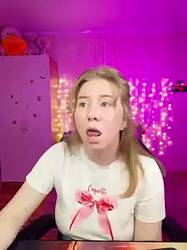 D0nna  online show from 04-19-26, 05:45