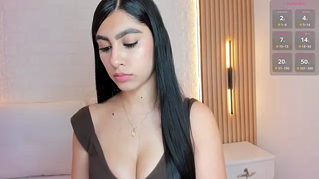 Snapshot of Emily_roux chatting on 02-18-26, 10:28 Emily roux online show from 02-18-26, 10:28