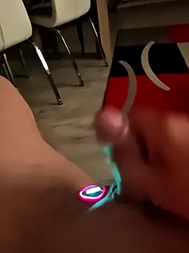 Szeltolo001 online show from 04-06-26, 10:11