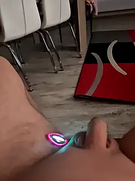 Szeltolo001 online show from 04-21-26, 01:07