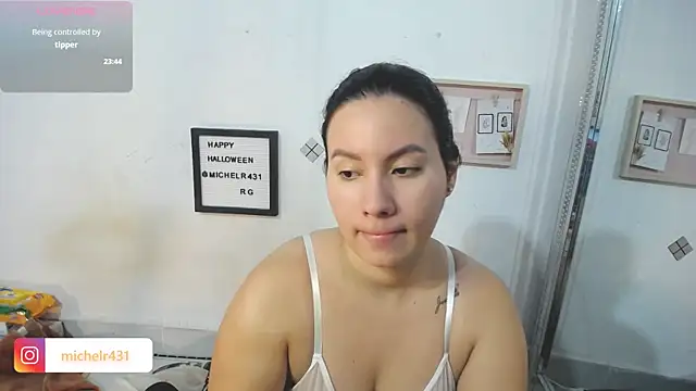 Mia  reys online show from 11-18-25, 11:36