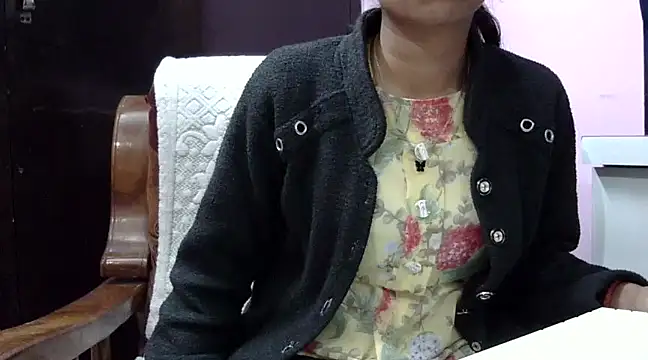 Snapshot of momo_lov chatting on 12-13-24, 05:38 momo lov online show from 12-13-24, 05:38