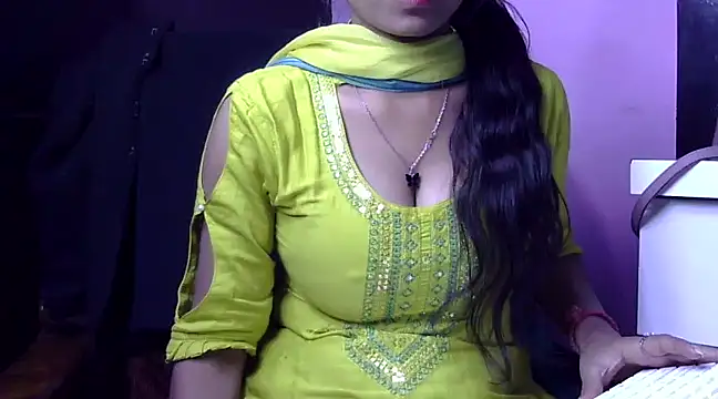 Snapshot of momo_lov chatting on 12-14-24, 04:56 momo lov online show from 12-14-24, 04:56