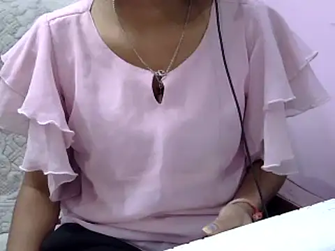 Snapshot of momo_lov chatting on 12-20-24, 10:27 momo lov online show from 12-20-24, 10:27