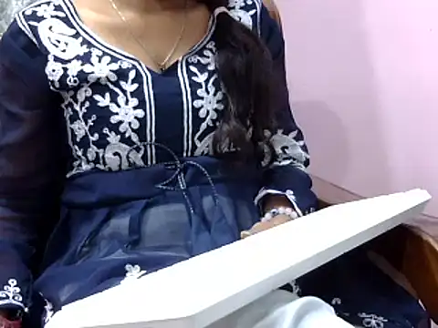 Snapshot of momo_lov chatting on 12-28-24, 08:26 momo lov online show from 12-28-24, 08:26