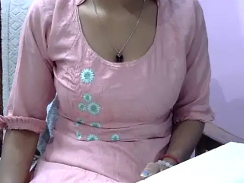 Snapshot of momo_lov chatting on 12-29-24, 05:10 momo lov online show from 12-29-24, 05:10