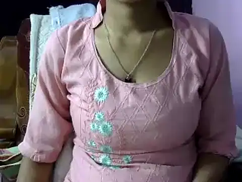 Snapshot of momo_lov chatting on 12-29-24, 08:11 momo lov online show from 12-29-24, 08:11