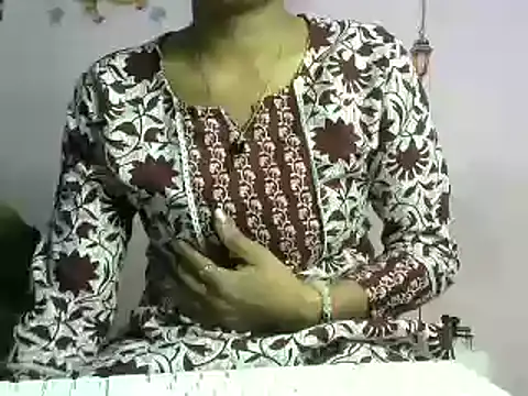 Snapshot of momo_lov chatting on 01-02-25, 10:48 momo lov online show from 01-02-25, 10:48