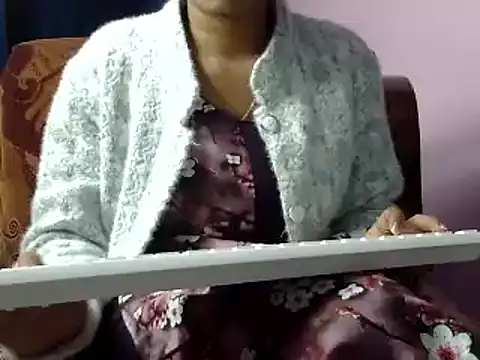 Snapshot of momo_lov chatting on 01-04-25, 07:24 momo lov online show from 01-04-25, 07:24