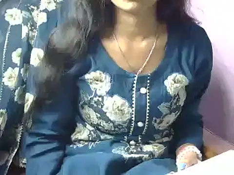 Snapshot of momo_lov chatting on 01-06-25, 08:03 momo lov online show from 01-06-25, 08:03