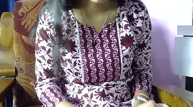 Snapshot of momo_lov chatting on 01-08-25, 05:05 momo lov online show from 01-08-25, 05:05