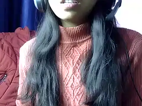 Snapshot of momo_lov chatting on 01-18-25, 05:10 momo lov online show from 01-18-25, 05:10