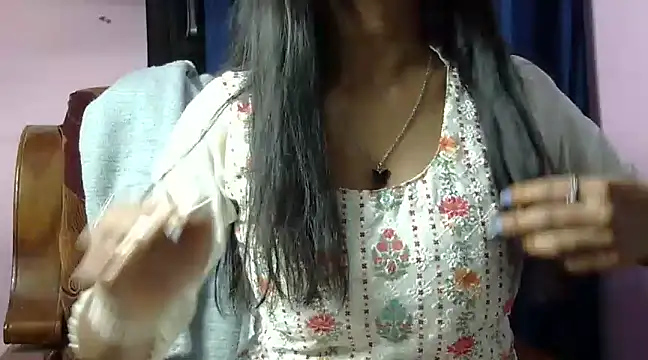 Snapshot of momo_lov chatting on 01-20-25, 05:37 momo lov online show from 01-20-25, 05:37