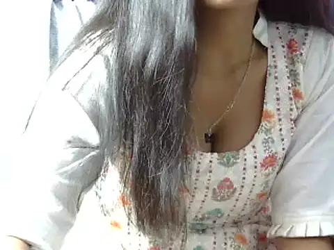 Snapshot of momo_lov chatting on 01-20-25, 08:52 momo lov online show from 01-20-25, 08:52