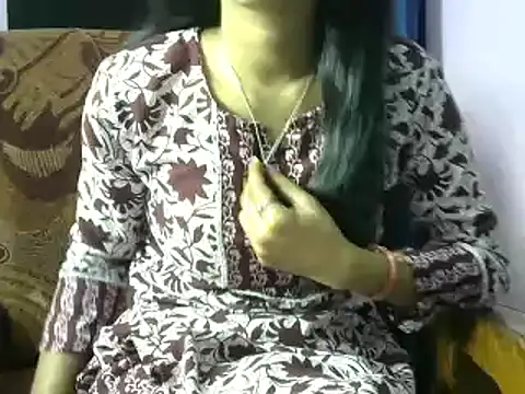 Snapshot of momo_lov chatting on 01-23-25, 05:24 momo lov online show from 01-23-25, 05:24