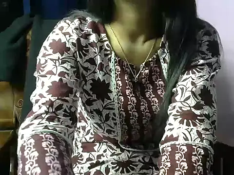 Snapshot of momo_lov chatting on 01-27-25, 04:41 momo lov online show from 01-27-25, 04:41