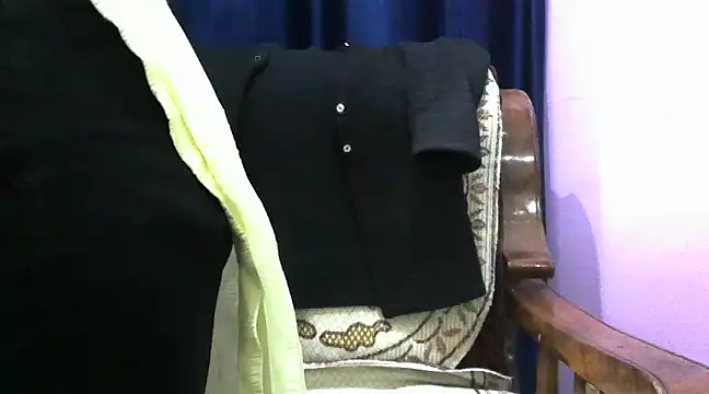 Snapshot of momo_lov chatting on 02-12-25, 04:54 momo lov online show from 02-12-25, 04:54