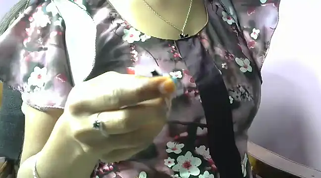 Snapshot of momo_lov chatting on 02-13-25, 11:17 momo lov online show from 02-13-25, 11:17