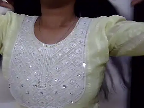 Snapshot of momo_lov chatting on 02-23-25, 05:12 momo lov online show from 02-23-25, 05:12