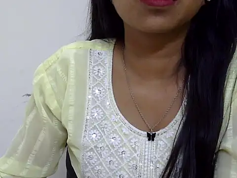 Snapshot of momo_lov chatting on 03-12-25, 05:46 momo lov online show from 03-12-25, 05:46