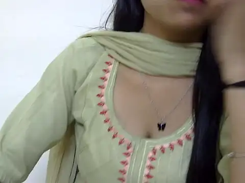 Snapshot of momo_lov chatting on 03-18-25, 05:09 momo lov online show from 03-18-25, 05:09