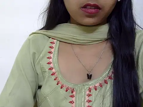Snapshot of momo_lov chatting on 03-18-25, 08:14 momo lov online show from 03-18-25, 08:14