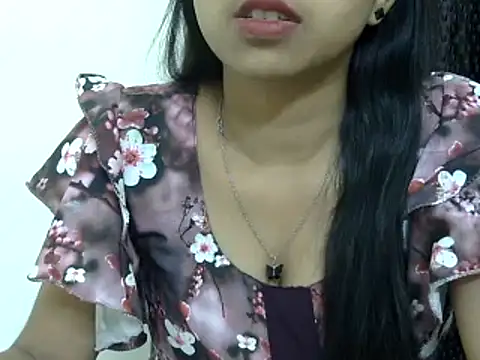 Snapshot of momo_lov chatting on 03-20-25, 10:54 momo lov online show from 03-20-25, 10:54