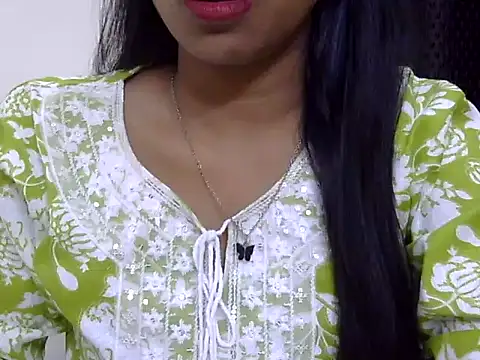Snapshot of momo_lov chatting on 03-22-25, 06:22 momo lov online show from 03-22-25, 06:22