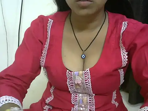 Snapshot of momo_lov chatting on 09-20-25, 05:08 momo lov online show from 09-20-25, 05:08