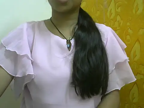 Snapshot of momo_lov chatting on 09-21-25, 04:36 momo lov online show from 09-21-25, 04:36