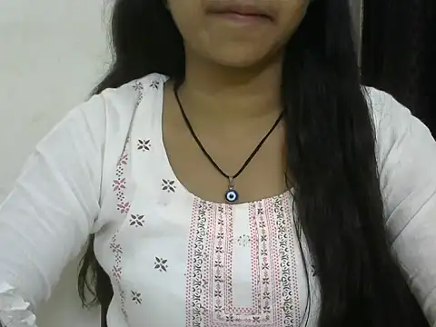 Snapshot of momo_lov chatting on 09-22-25, 05:53 momo lov online show from 09-22-25, 05:53