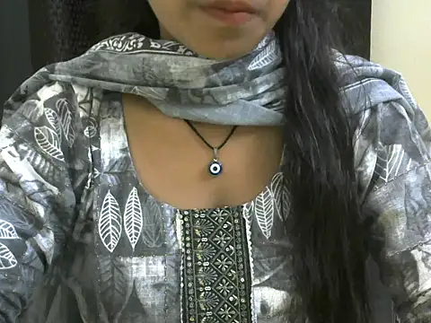 Snapshot of momo_lov chatting on 09-25-25, 05:33 momo lov online show from 09-25-25, 05:33