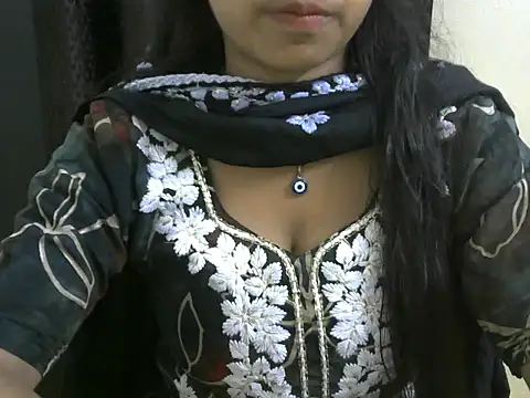 Snapshot of momo_lov chatting on 09-26-25, 05:22 momo lov online show from 09-26-25, 05:22